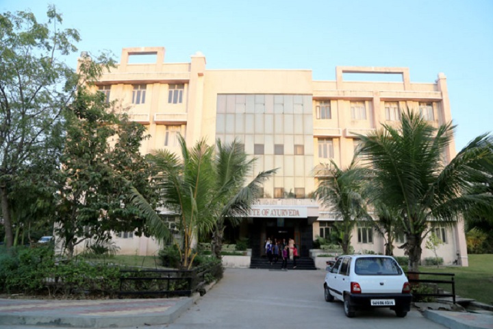 https://cache.careers360.mobi/media/colleges/social-media/media-gallery/18775/2019/1/4/Campus View of Parul Institute of Ayurved Vadodara_Campus-View.jpg